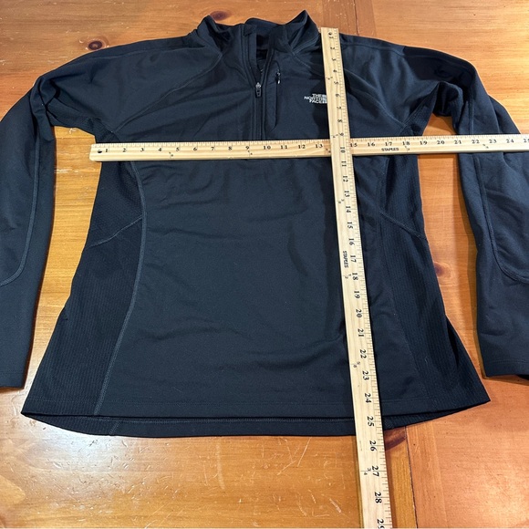 The North Face Women's Black Lightweight VaporWick 1/4-zip Pullover - Size Large - Picture 4 of 10